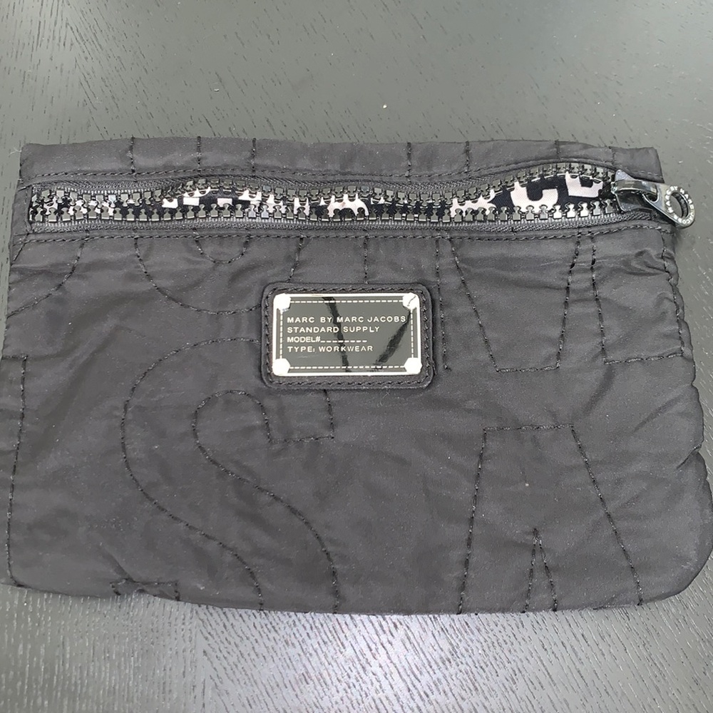 Authentic Marc by Marc Jacobs zip case- blk